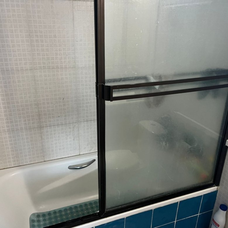 Apartamento en torre frente a Playa Corona: Sector rodeado de plazas comerciales