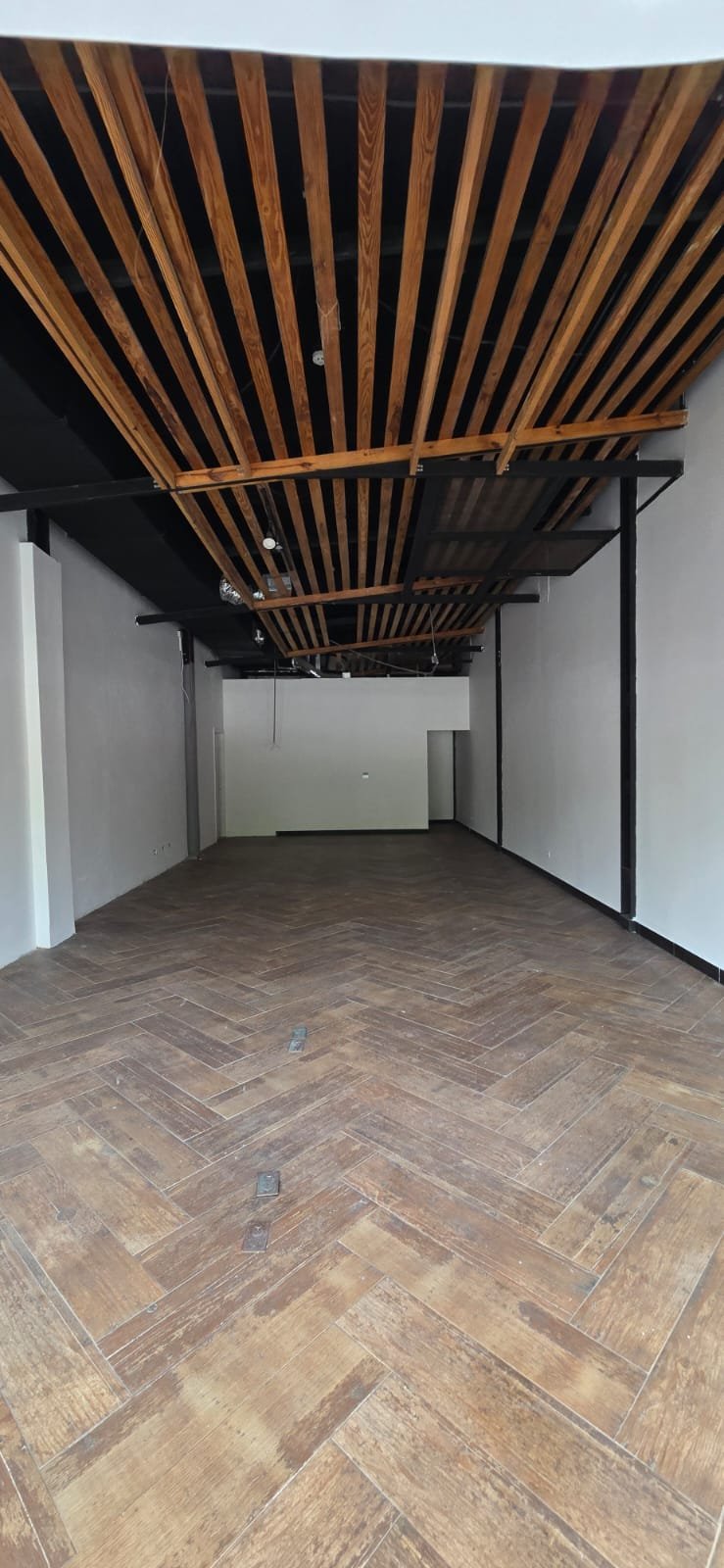 San Francisco / Altos del Golf: Local Comercial de Planta Baja, en Plaza con Estacionamientos