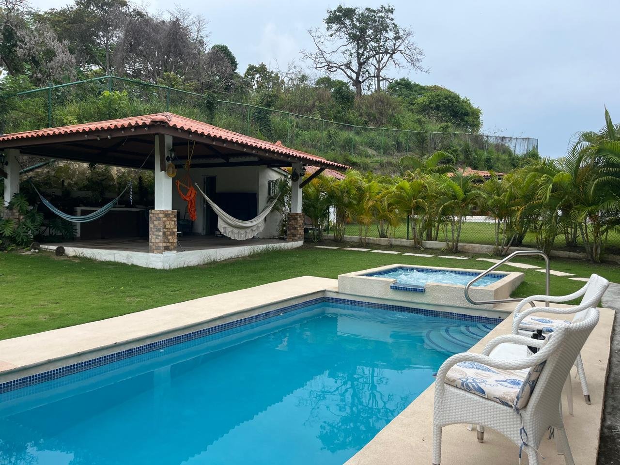 Casa – Villa de Playa, Piedras Gordas, Panama: con Piscina Privada y Jacuzzi