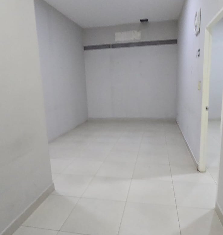 San Francisco / Altos del Golf: Local Comercial de Planta Alta, en Plaza con Estacionamientos