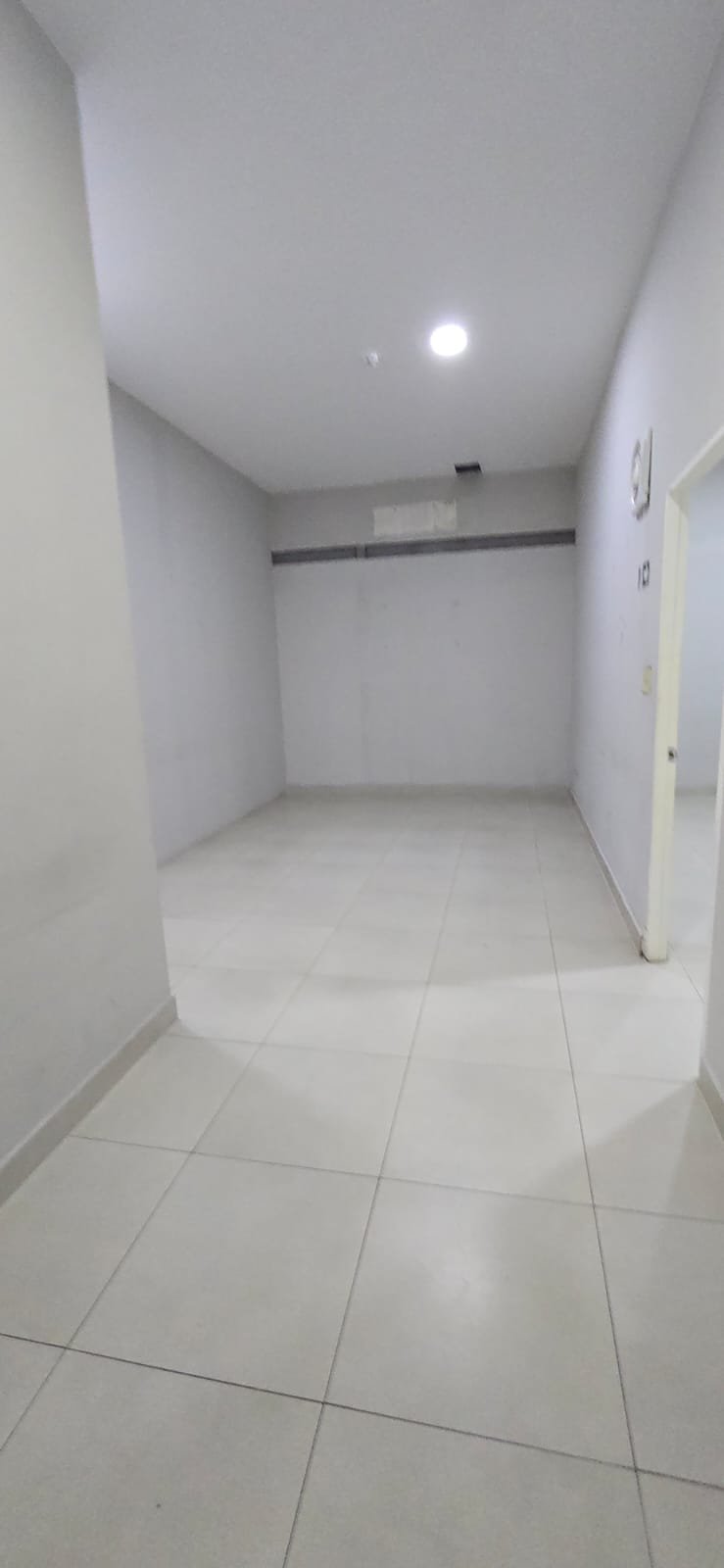 San Francisco / Altos del Golf: Local Comercial de Planta Alta, en Plaza con Estacionamientos