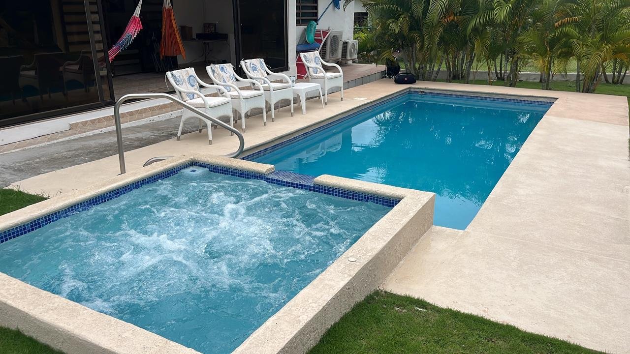 Casa – Villa de Playa, Piedras Gordas, Panama: con Piscina Privada y Jacuzzi