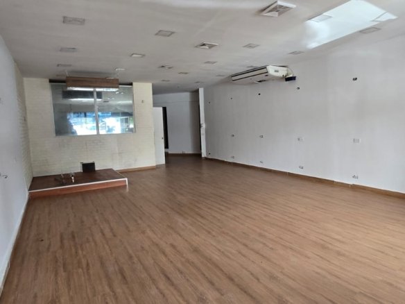 San Francisco, Calle 50: Local Comercial de Planta Baja, en Plaza Comercial