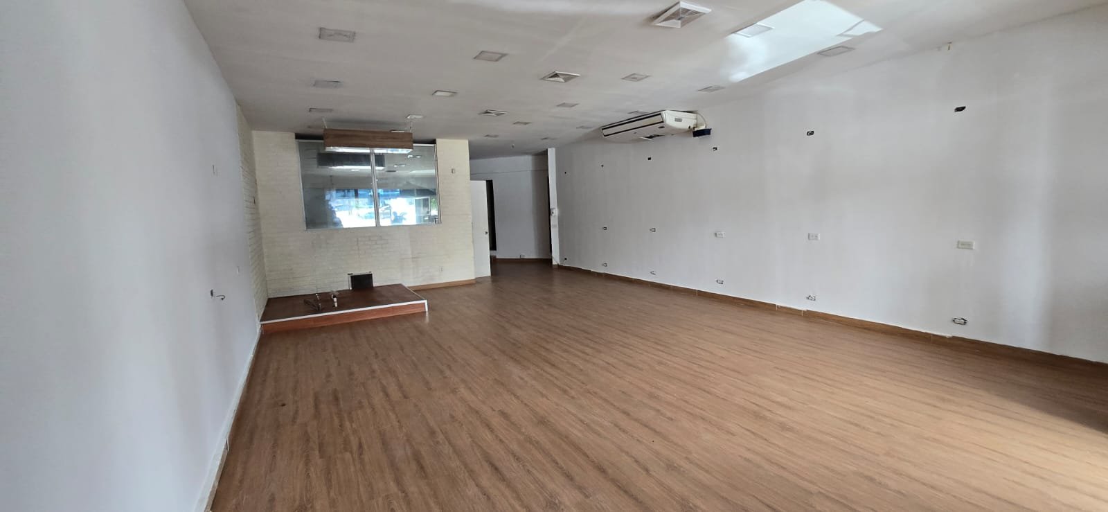 San Francisco, Calle 50: Local Comercial de Planta Baja, en Plaza Comercial