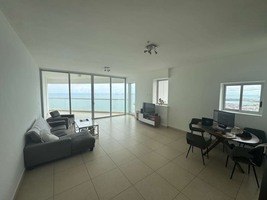 Av Balboa, Frente Al Mar: Rivage Hermoso Apartamento 1 Recamara, 1.5 Baños