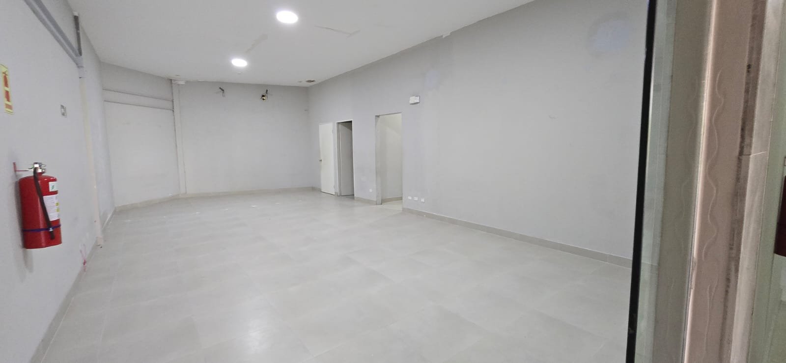 San Francisco / Altos del Golf: Local Comercial de Planta Alta, en Plaza con Estacionamientos