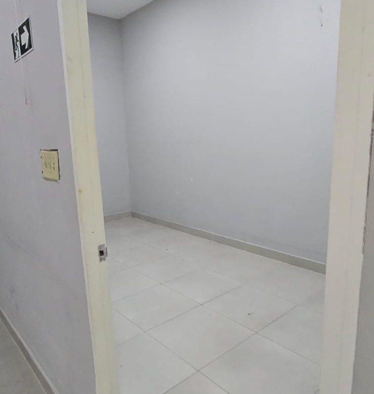 San Francisco / Altos del Golf: Local Comercial de Planta Alta, en Plaza con Estacionamientos