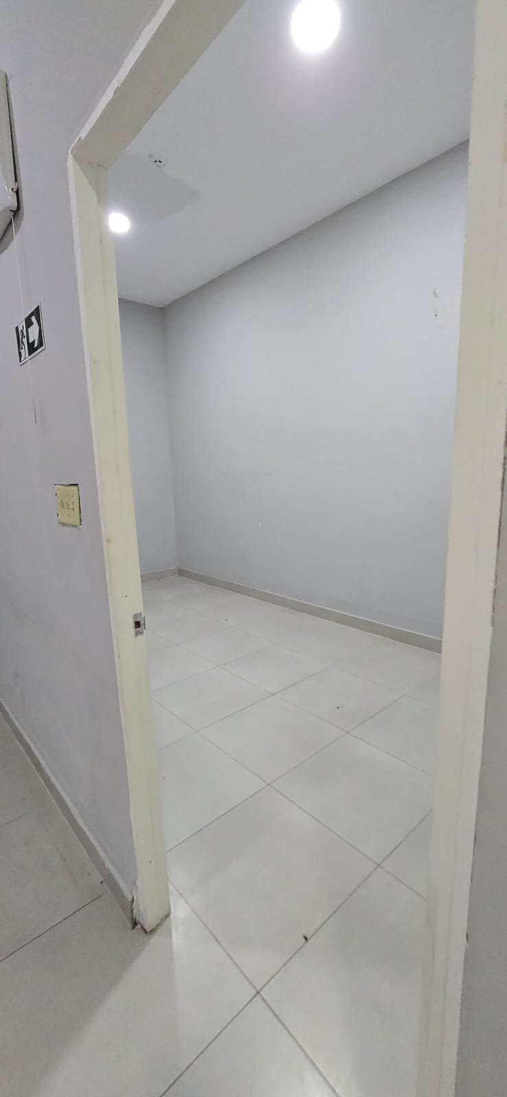 San Francisco / Altos del Golf: Local Comercial de Planta Alta, en Plaza con Estacionamientos