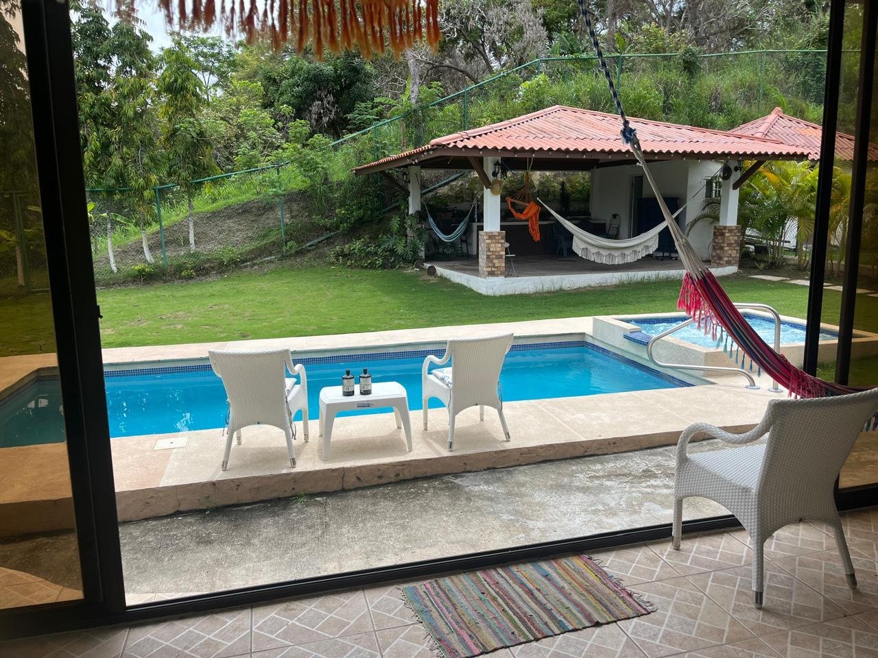 Casa – Villa de Playa, Piedras Gordas, Panama: con Piscina Privada y Jacuzzi