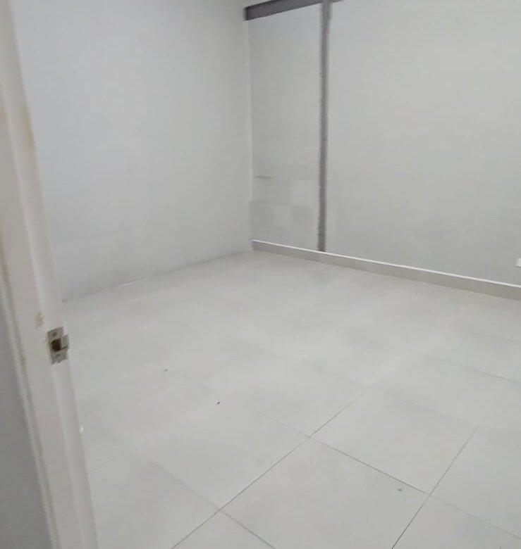 San Francisco / Altos del Golf: Local Comercial de Planta Alta, en Plaza con Estacionamientos