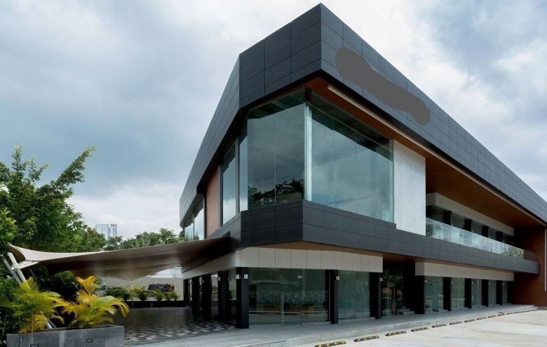 San Francisco / Altos del Golf: Local Comercial con Terraza, en Plaza con Estacionamientos