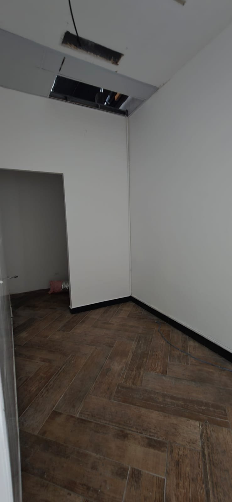 San Francisco / Altos del Golf: Local Comercial de Planta Baja, en Plaza con Estacionamientos