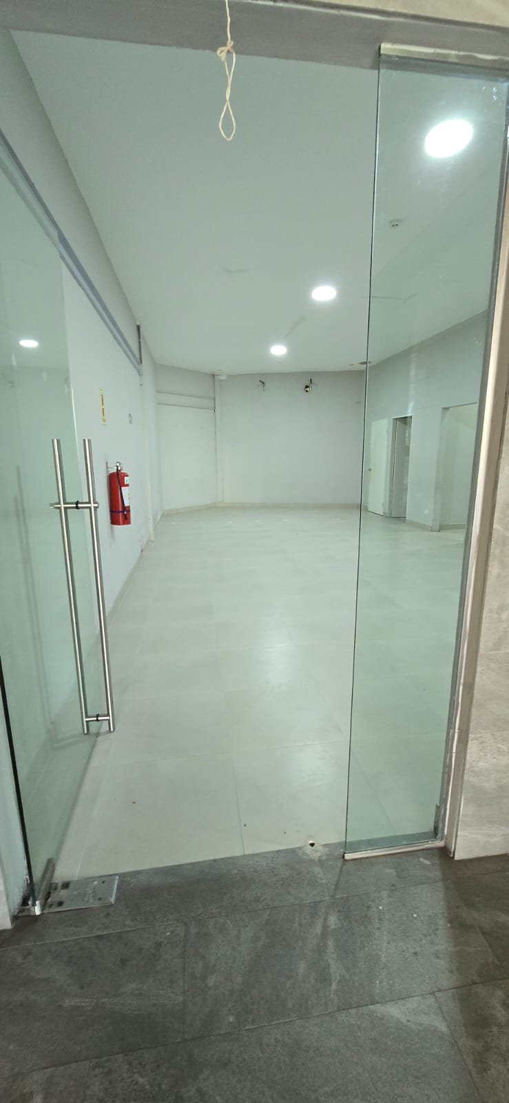 San Francisco / Altos del Golf: Local Comercial de Planta Alta, en Plaza con Estacionamientos