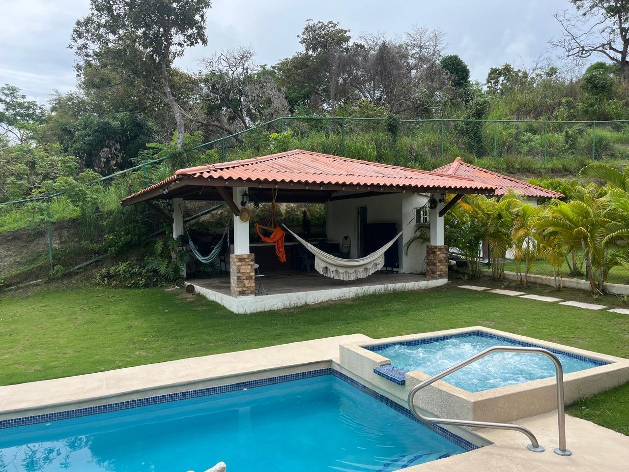 Casa – Villa de Playa, Piedras Gordas, Panama: con Piscina Privada y Jacuzzi