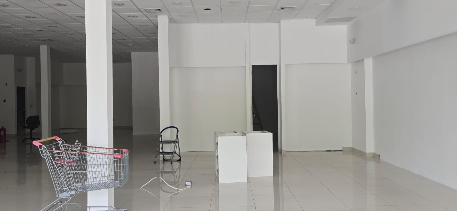 San Francisco / Altos del Golf: Local Comercial con Terraza, en Plaza con Estacionamientos
