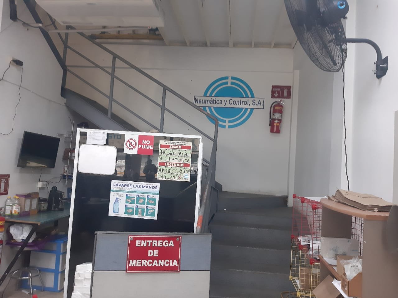Posicione Su Negocio – Tumba Muerto: Planta Baja, Plaza con Seguridad 24hrs