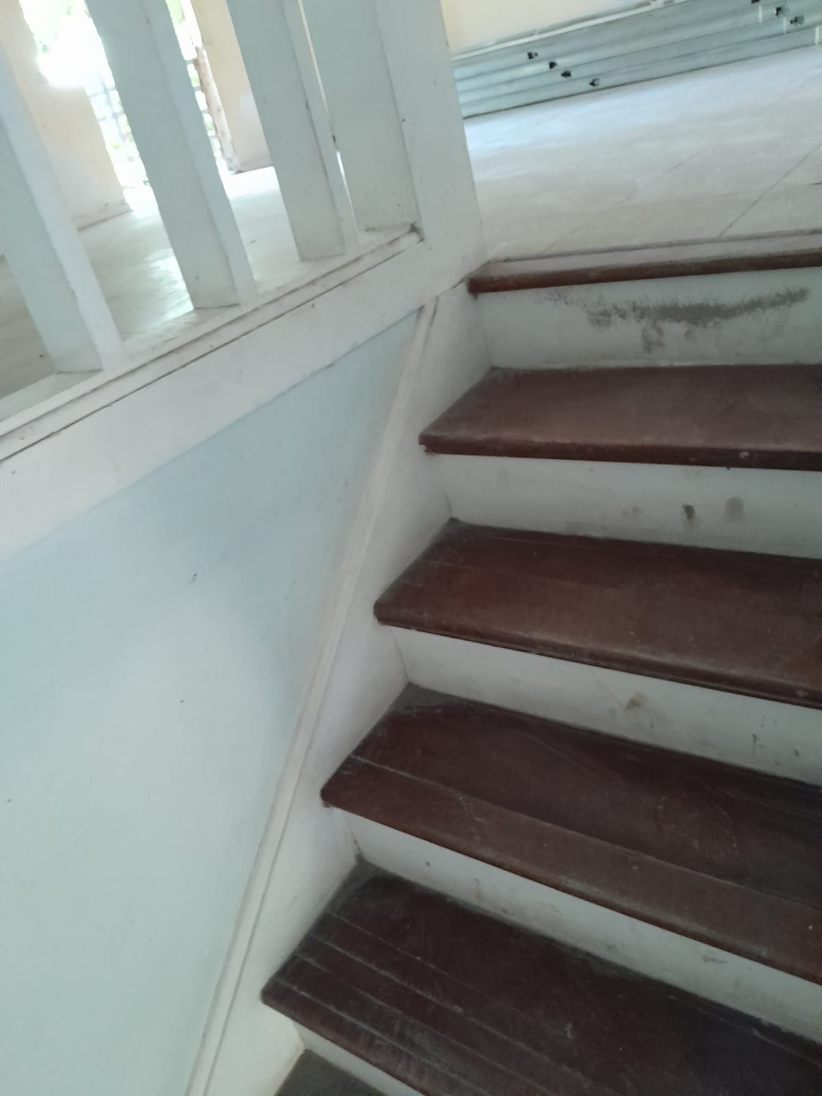 En La Falda del Cerro Ancon, con Seguridad 24/7: Casa Adosada, 3 Niveles, Bosque