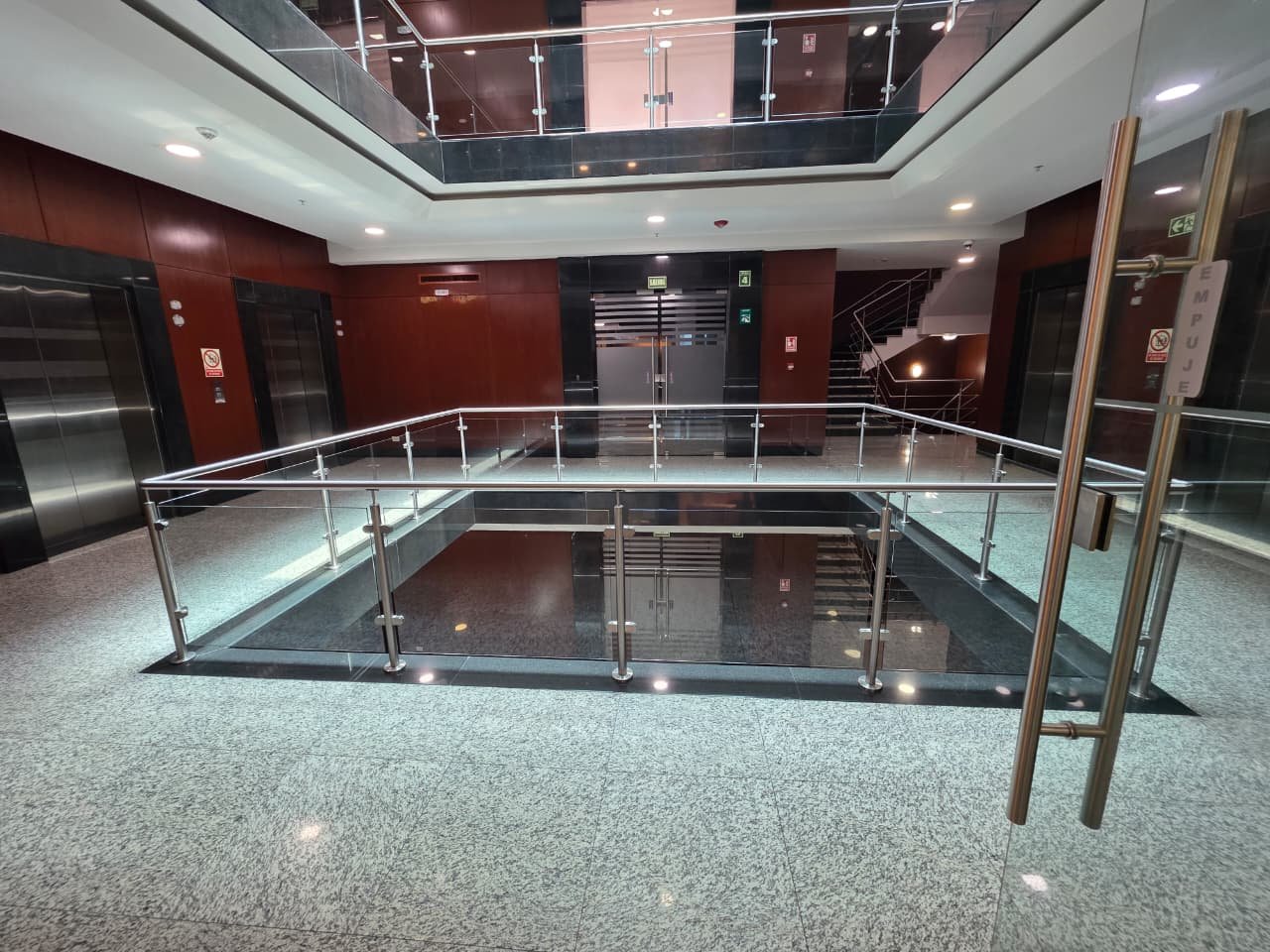 COSTA DEL ESTE – TORRE COMERCIAL PREMIUM: OFICINA DE 1480M2 ALQUILADA