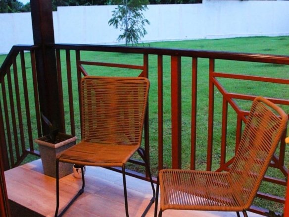 Playa Coronado: Apartamento de Planta Baja con Jardín, Amoblado en Residencial Cerrado