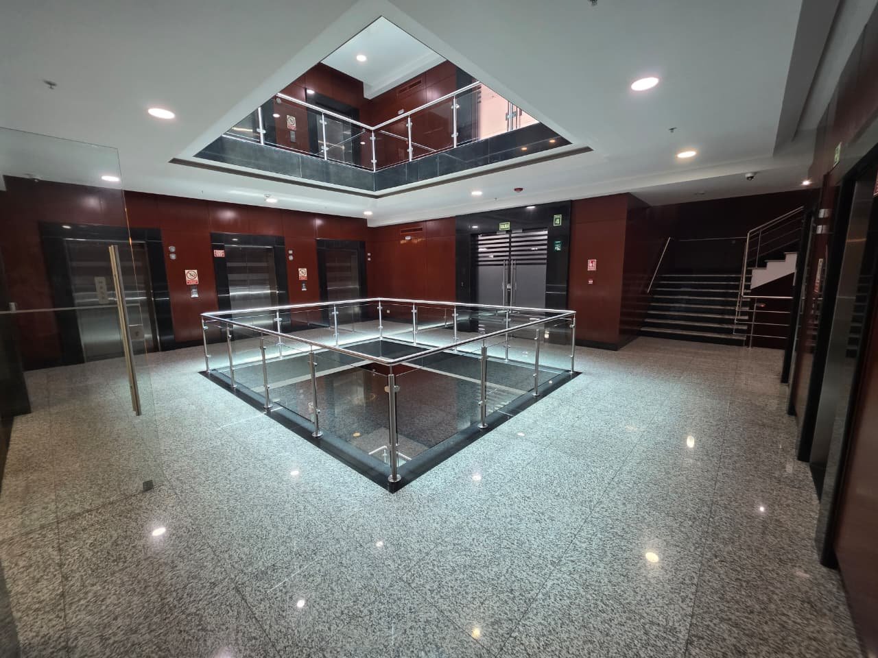 COSTA DEL ESTE – TORRE COMERCIAL PREMIUM: OFICINA DE 1480M2 ALQUILADA