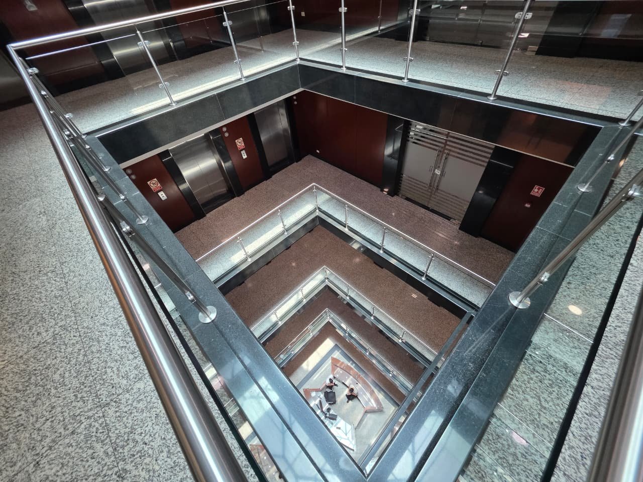 COSTA DEL ESTE – TORRE COMERCIAL PREMIUM: OFICINA DE 1480M2 ALQUILADA
