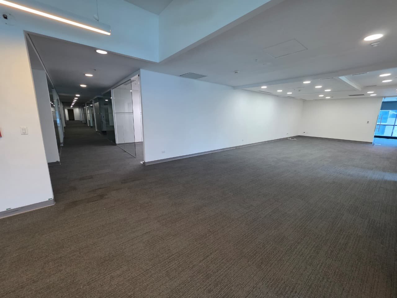 COSTA DEL ESTE – TORRE COMERCIAL PREMIUM: OFICINA DE 1480M2 ALQUILADA