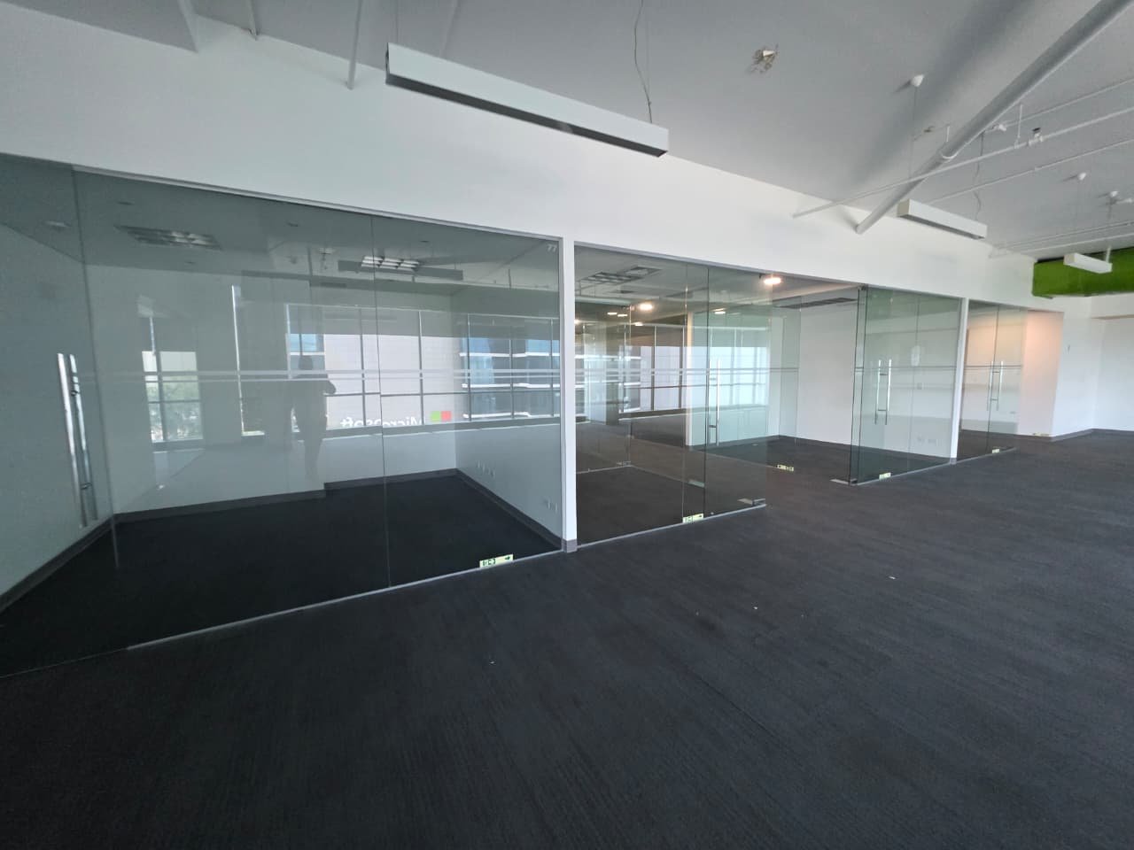 COSTA DEL ESTE – TORRE COMERCIAL PREMIUM: OFICINA DE 1480M2 ALQUILADA