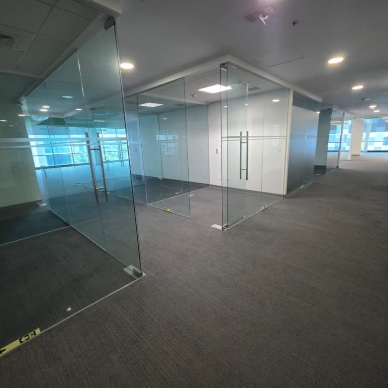 COSTA DEL ESTE – TORRE COMERCIAL PREMIUM: OFICINA DE 1480M2 ALQUILADA