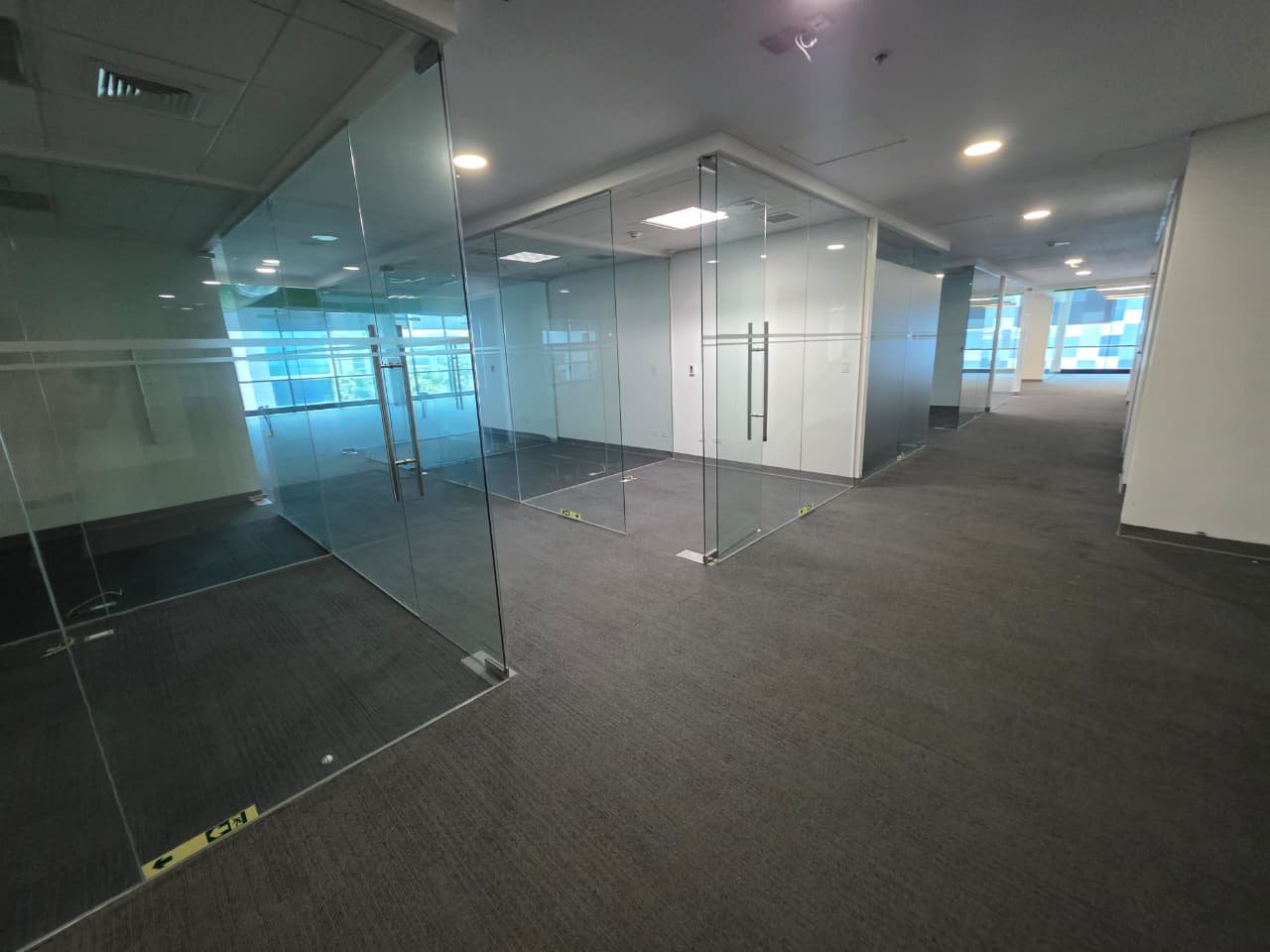 COSTA DEL ESTE – TORRE COMERCIAL PREMIUM: OFICINA DE 1480M2 ALQUILADA