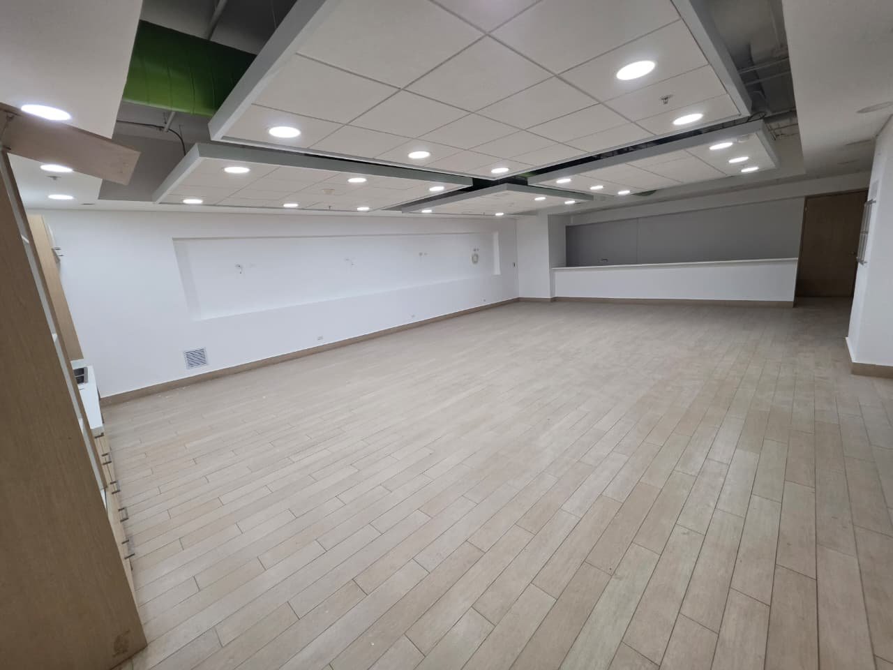 COSTA DEL ESTE – TORRE COMERCIAL PREMIUM: OFICINA DE 1480M2 ALQUILADA