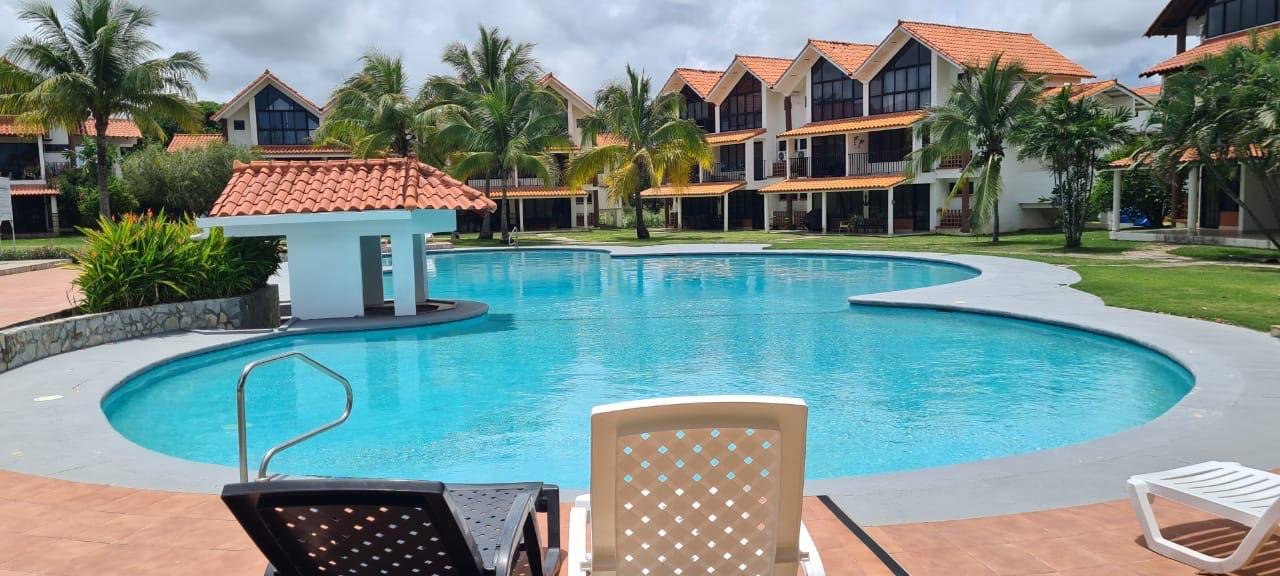 Playa Coronado: Apartamento de Planta Baja con Jardín, Amoblado en Residencial Cerrado