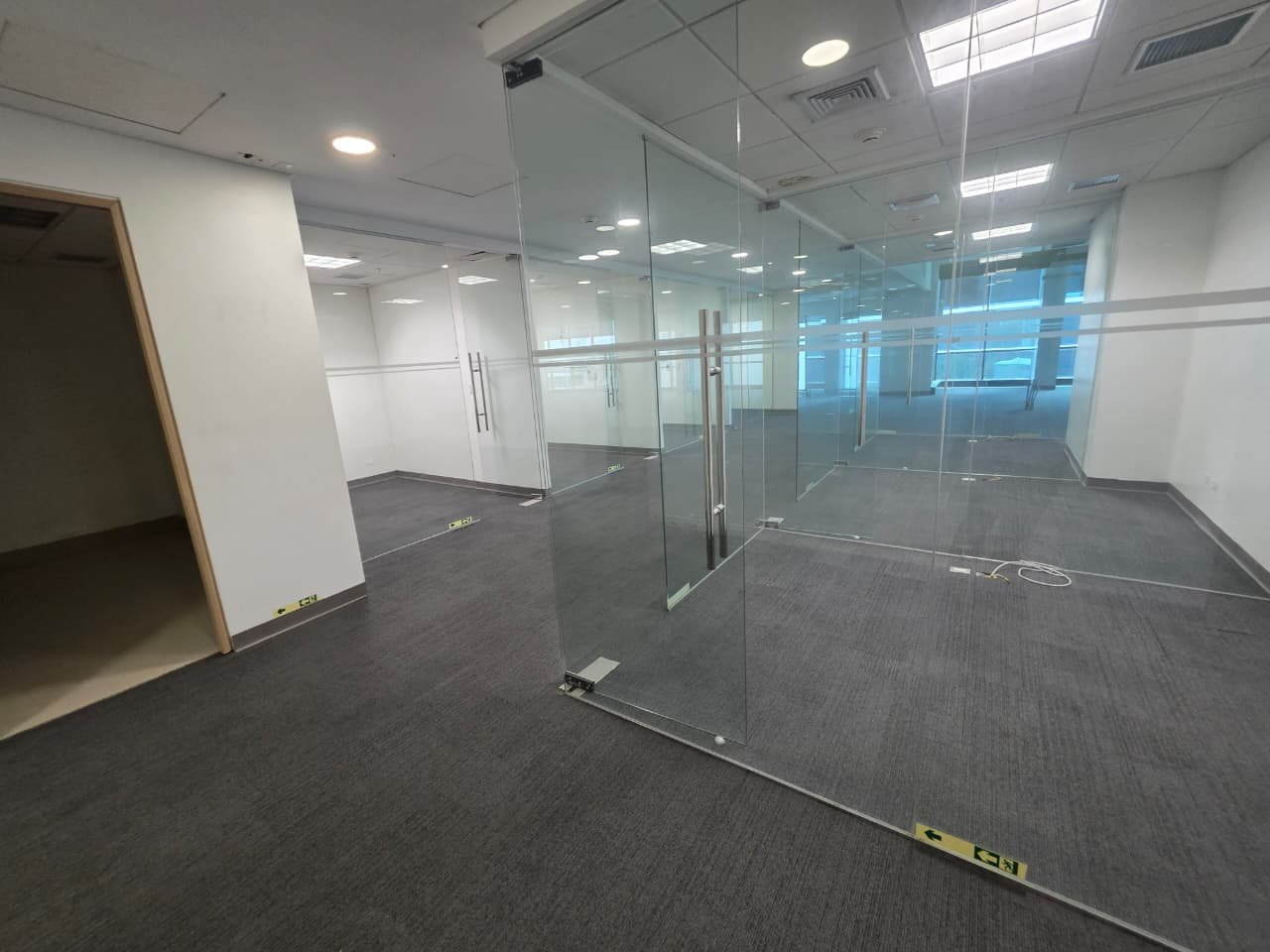COSTA DEL ESTE – TORRE COMERCIAL PREMIUM: OFICINA DE 1480M2 ALQUILADA