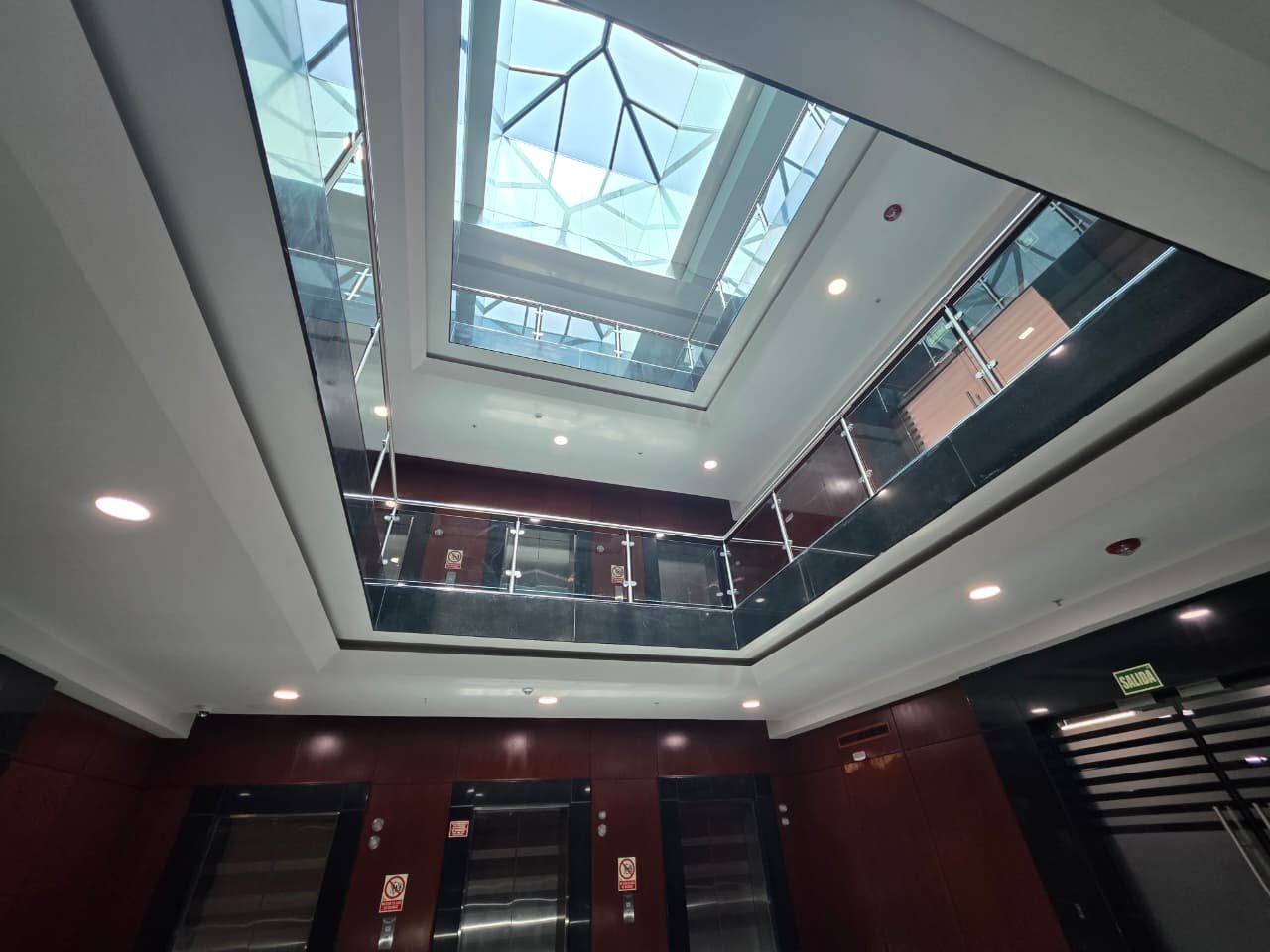 COSTA DEL ESTE – TORRE COMERCIAL PREMIUM: OFICINA DE 1480M2 ALQUILADA