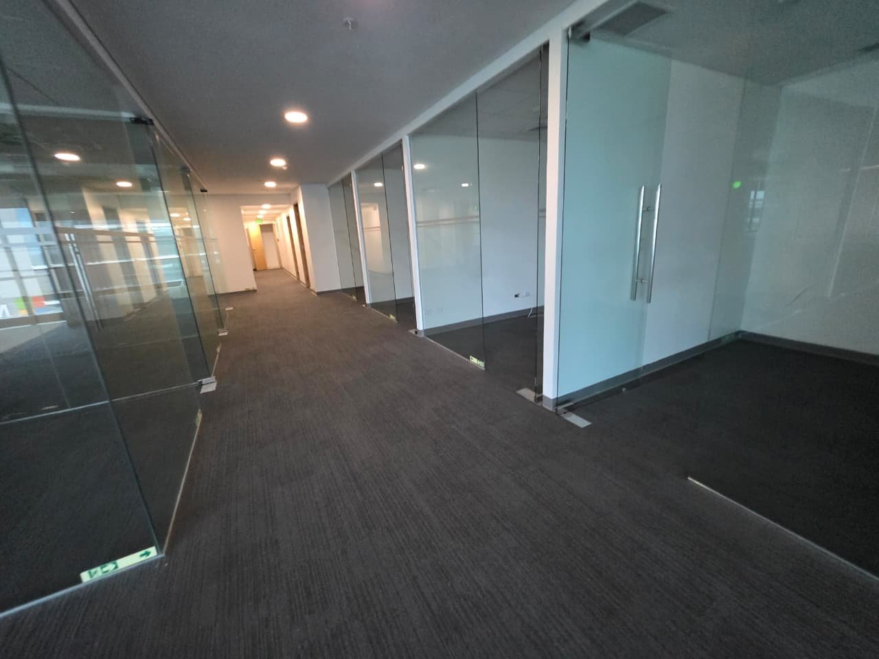 COSTA DEL ESTE – TORRE COMERCIAL PREMIUM: OFICINA DE 1480M2 ALQUILADA