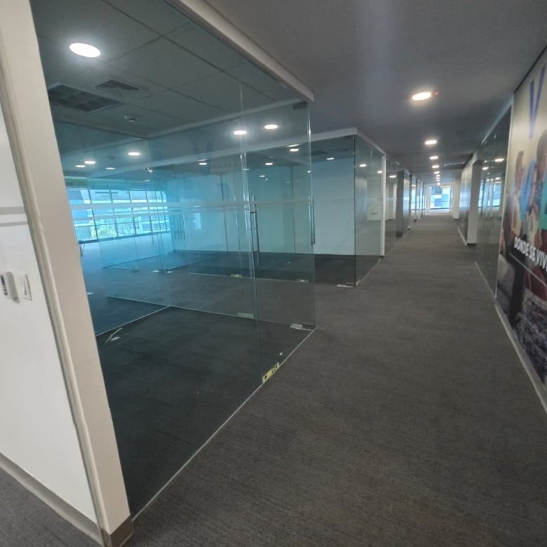 COSTA DEL ESTE – TORRE COMERCIAL PREMIUM: OFICINA DE 1480M2 ALQUILADA