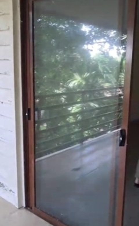 En La Falda del Cerro Ancon, con Seguridad 24/7: Casa Adosada, 3 Niveles, Bosque