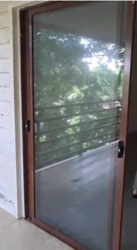 En La Falda del Cerro Ancon, con Seguridad 24/7: Casa Adosada, 3 Niveles, Bosque