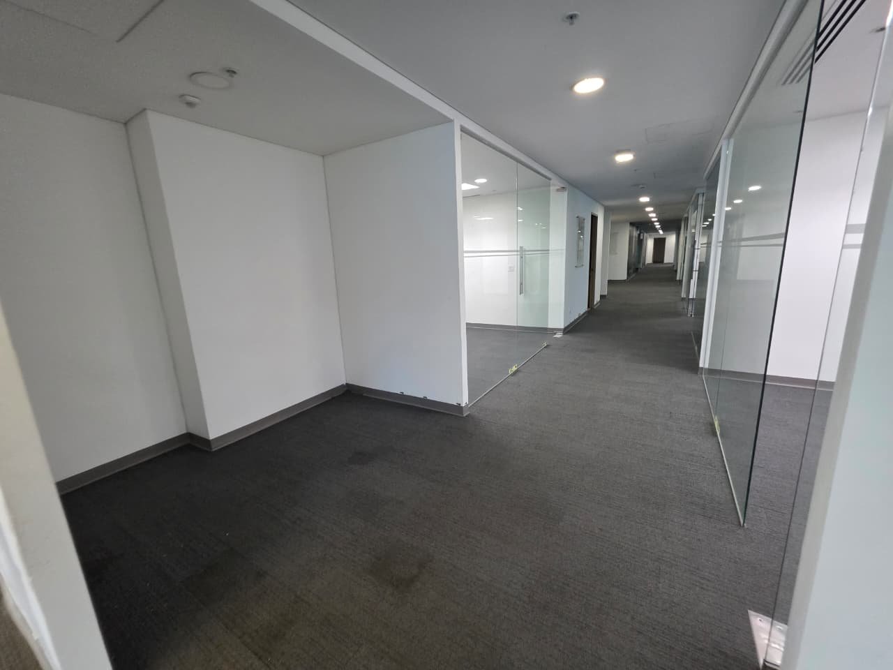 COSTA DEL ESTE – TORRE COMERCIAL PREMIUM: OFICINA DE 1480M2 ALQUILADA