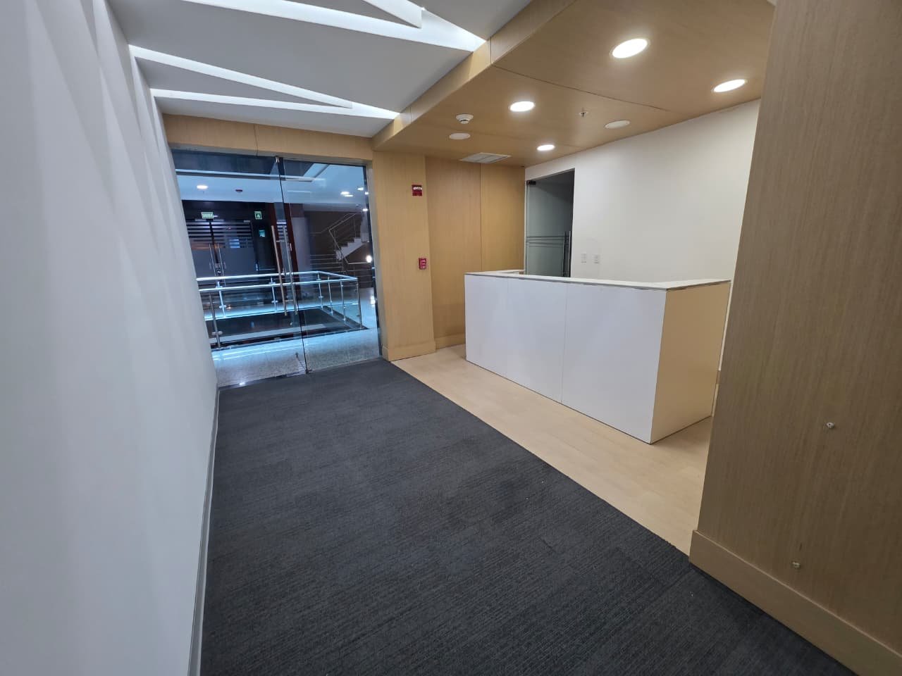 COSTA DEL ESTE – TORRE COMERCIAL PREMIUM: OFICINA DE 1480M2 ALQUILADA