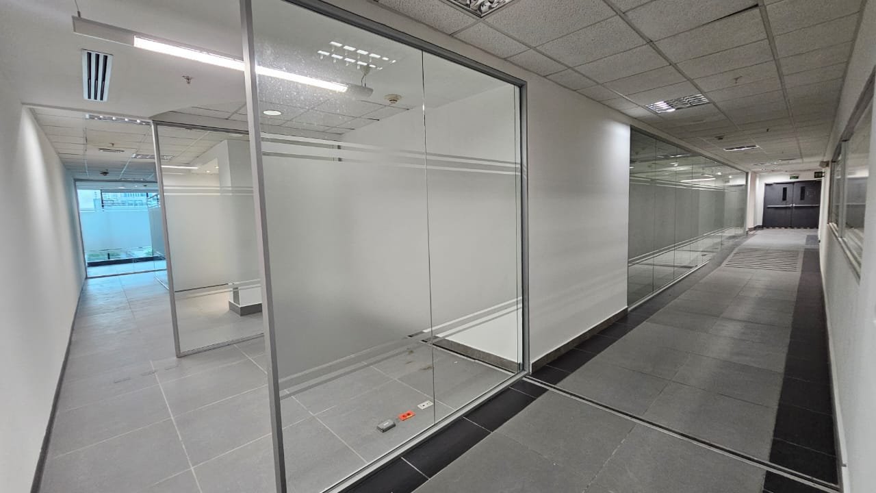 COSTA DEL ESTE – TORRE COMERCIAL PREMIUM: OFICINA DE 340M2 EN GRIS O TERMINADA