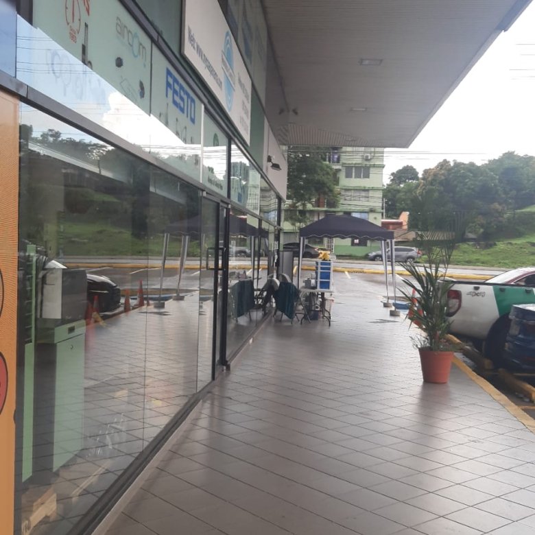 Posicione Su Negocio – Tumba Muerto: Planta Baja, Plaza con Seguridad 24hrs