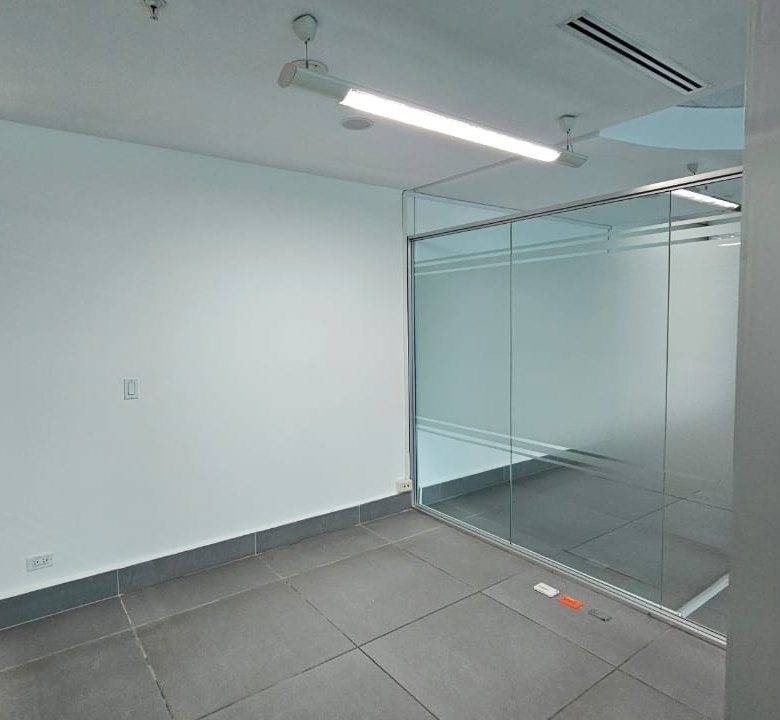 COSTA DEL ESTE – TORRE COMERCIAL PREMIUM: OFICINA DE 340M2 EN GRIS O TERMINADA