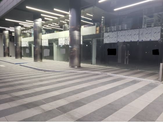 Costa del Este: Local Comercial de Planta Baja, en Plaza con Estacionamientos