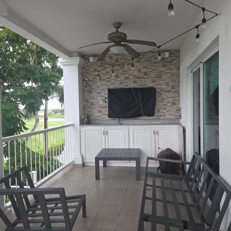 Playa Santa Clara, Bijao Frente a Campo de Golf y vista al Lago: Apartamento Amoblado de 3 habitaciones