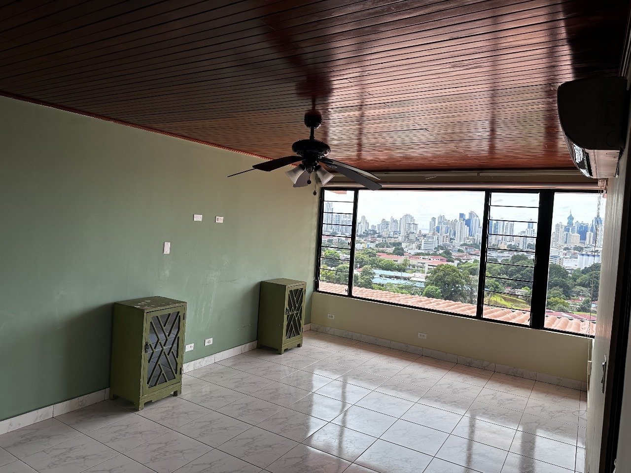El Dorado / Betania: Town Home con Piscina y Paneles Solares, 3 Recámaras