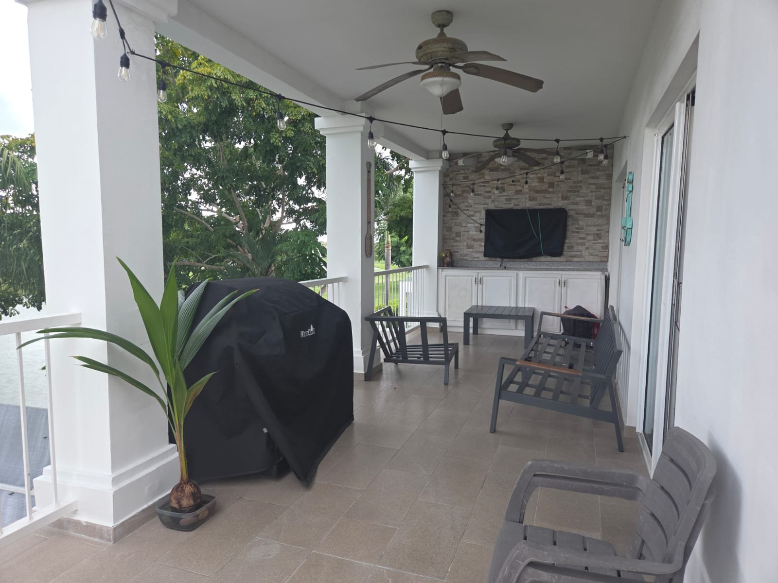 Playa Santa Clara, Bijao Frente a Campo de Golf y vista al Lago: Apartamento Amoblado de 3 habitaciones