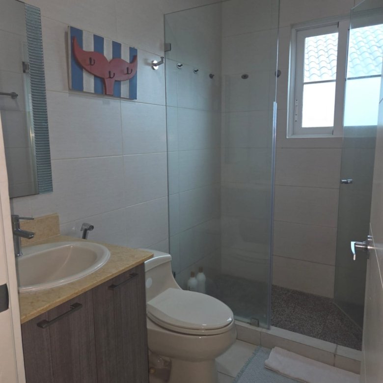 Playa Santa Clara, Bijao Frente a Campo de Golf y vista al Lago: Apartamento Amoblado de 3 habitaciones