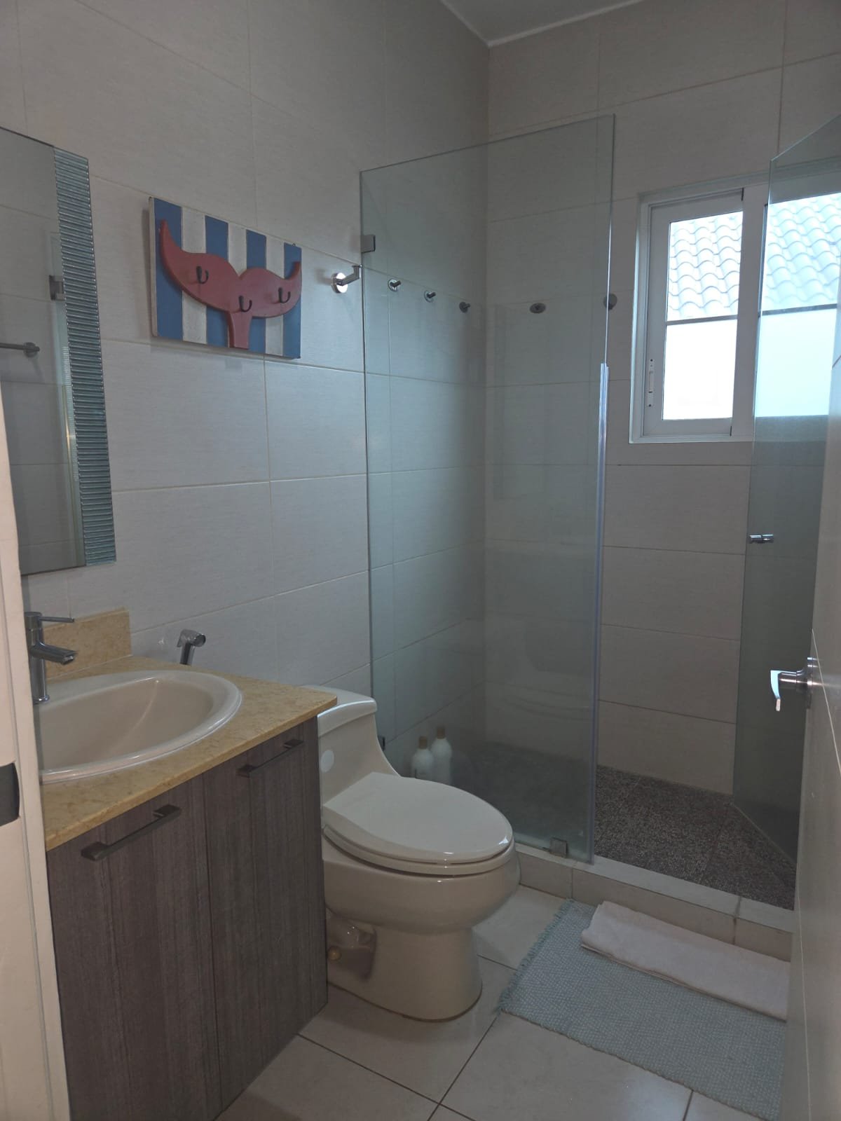 Playa Santa Clara, Bijao Frente a Campo de Golf y vista al Lago: Apartamento Amoblado de 3 habitaciones
