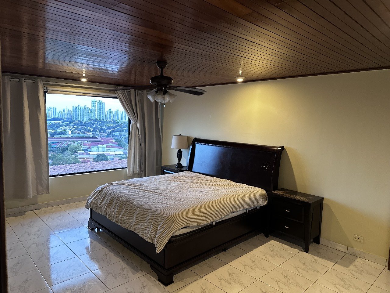 El Dorado / Betania: Town Home con Piscina y Paneles Solares, 3 Recámaras