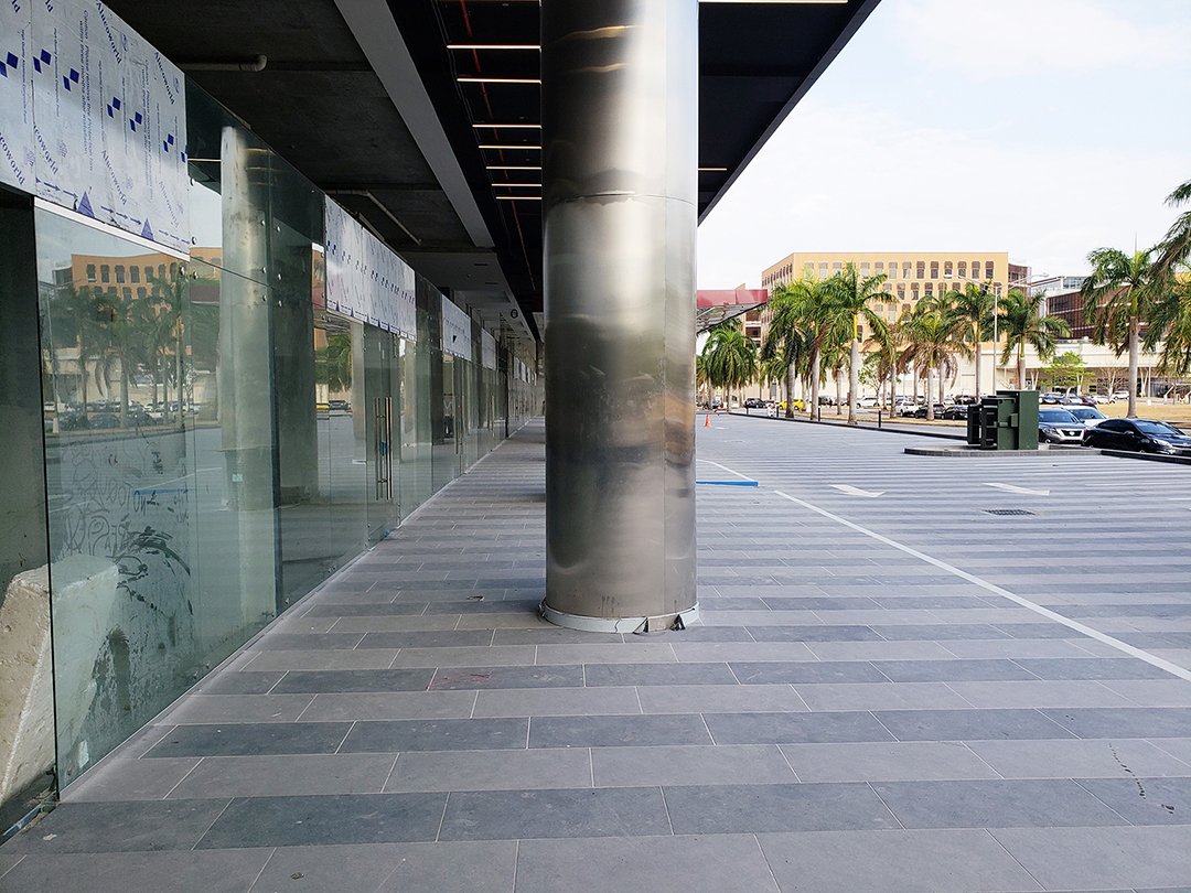 Costa del Este: Local Comercial de Planta Baja, en Plaza con Estacionamientos